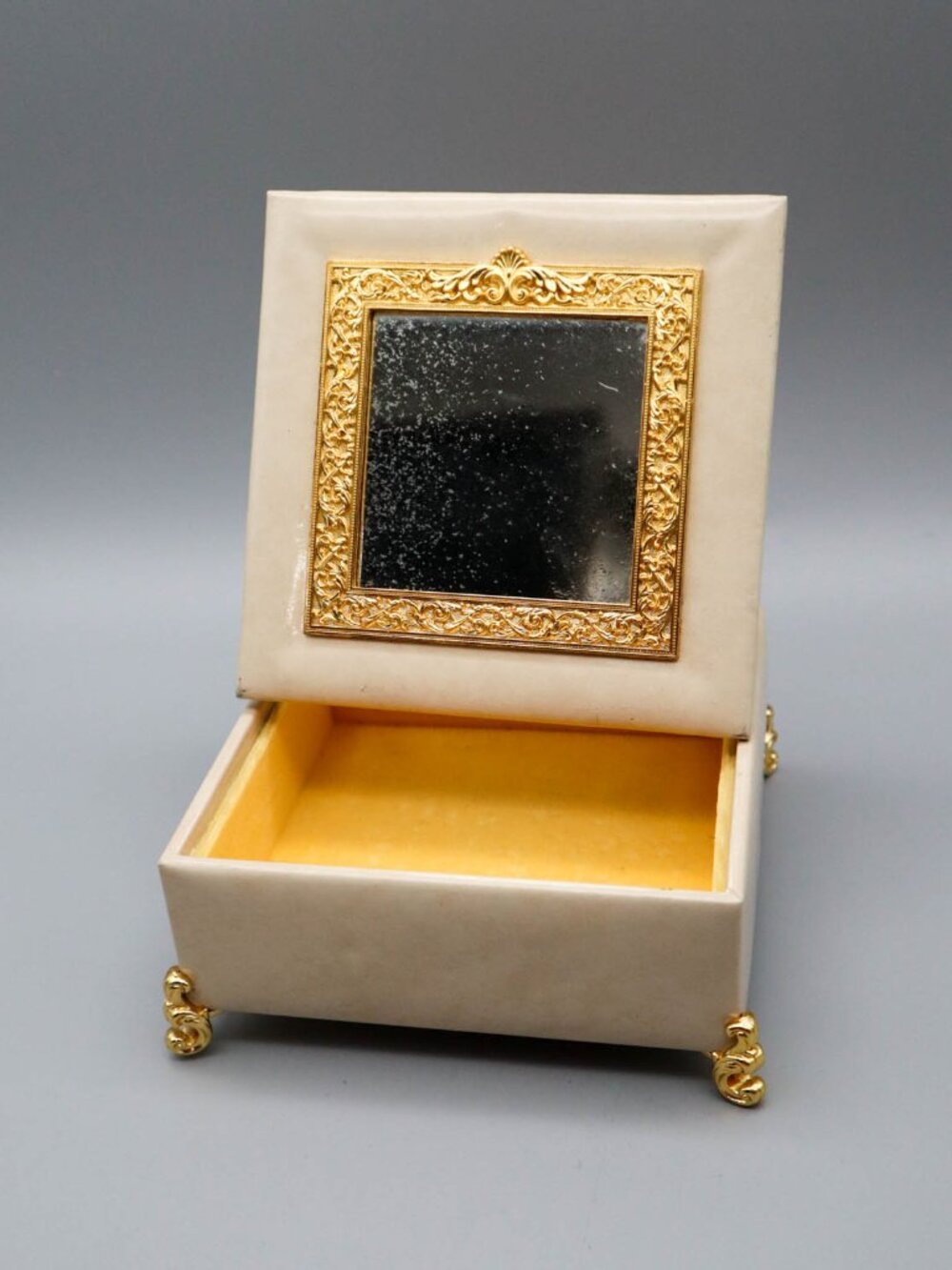 Vtg Hanatsubaki Club Shiseido Footed Mirrored Vanity Jewelry Box Ornate Regency